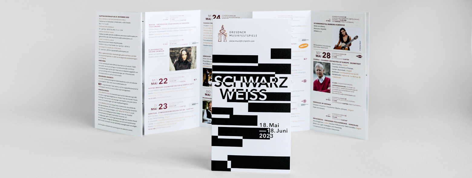 Schwarz / Weiss – Dresdner Musikfestspiele 2023 Dresdner Musikfestspiele Schwarz - Weiss, Dresdner Musikfestspiele 2023, Flyer, Grafische Gestaltung Agentur Grafikladen